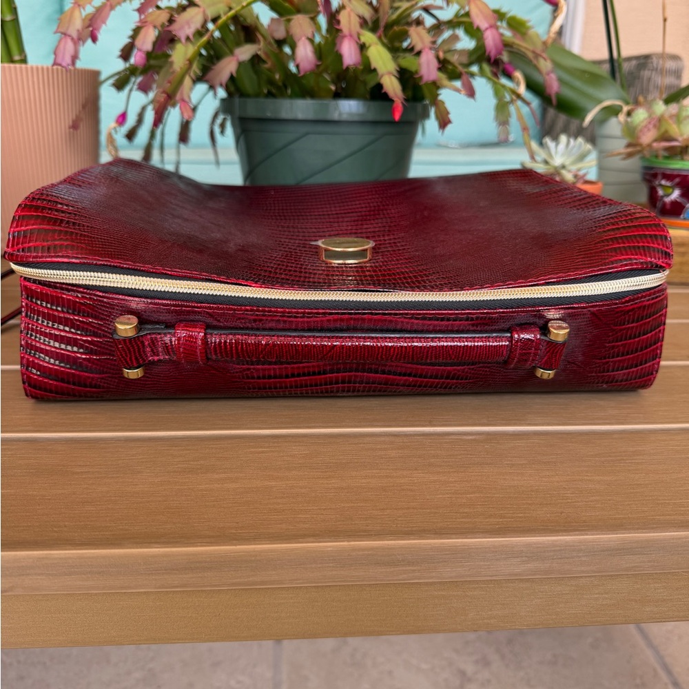Elegant Red Textured makeup bag - Picture 4 of 4